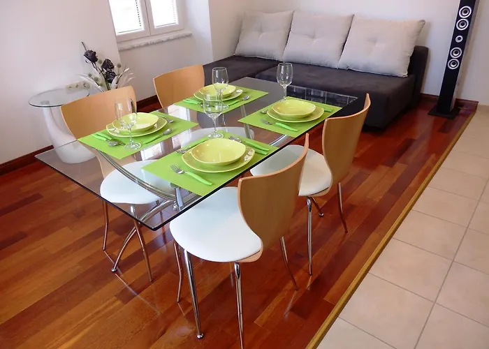 Center 아파트 풀라